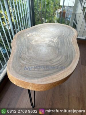 Meja Kayu Trembesi Bentuk Oval