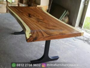 Meja Kayu Trembesi Model Live Edge