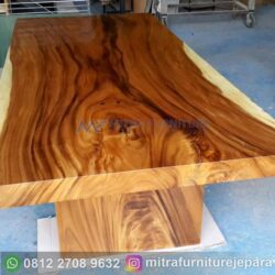 Meja Kayu Trembesi Tebal 10 Cm