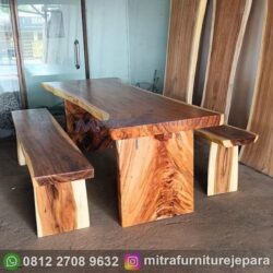 Meja Makan Kayu Trembesi Solid 2 Bangku