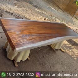 Meja Trembesi Dengan Finishing Natural